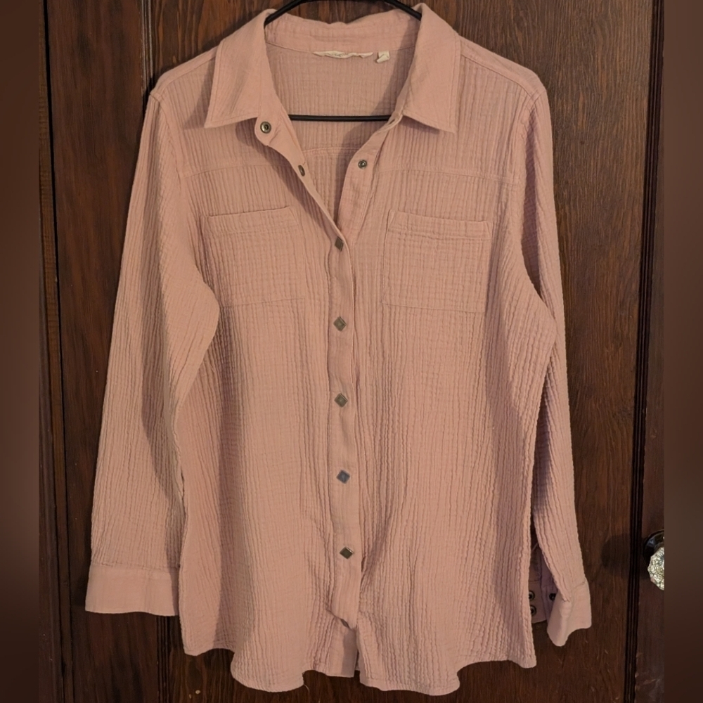 Soft Surroundings gauzy tunic m pink snap front long sleeve blouse classic top